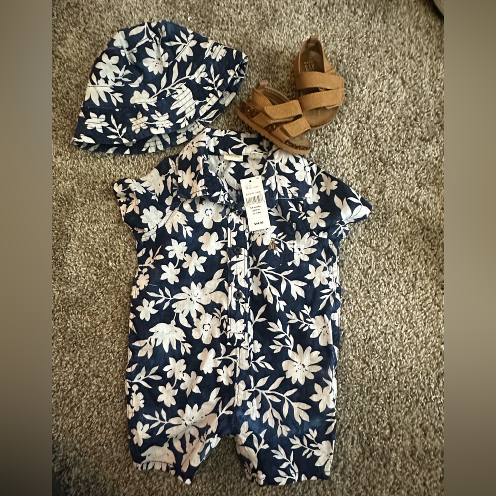 NWT Baby GAP Floral Blue and White Baby Romper with Hat